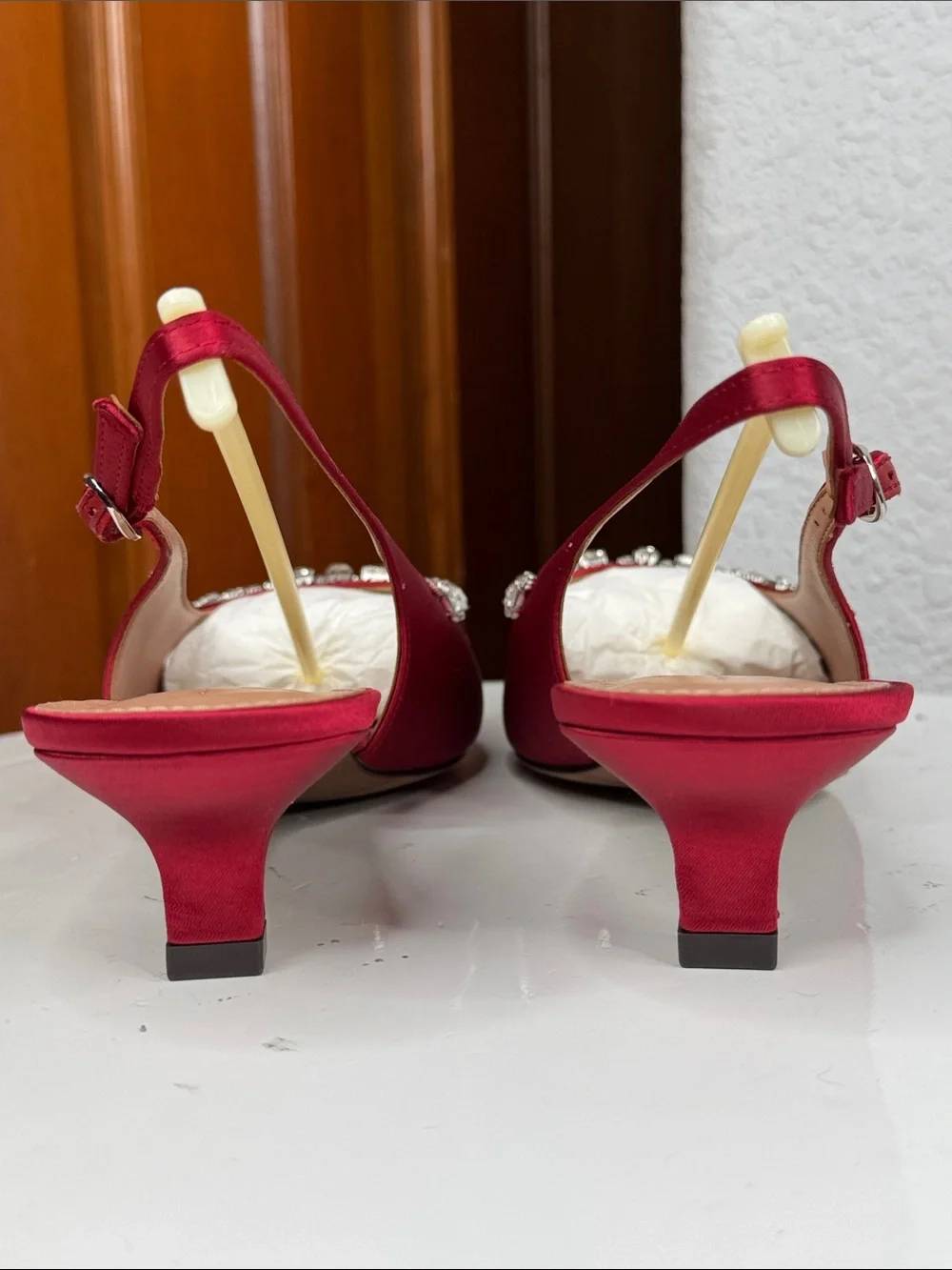 LINEA PAOLO CRYSTAL EMBELLISHED RED SATIN SLINGBACK KITTEN HEELS NIB SIZE 9.5